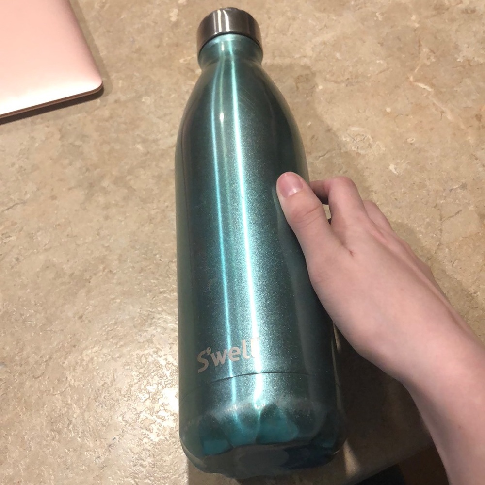 S’well bottle 25 oz